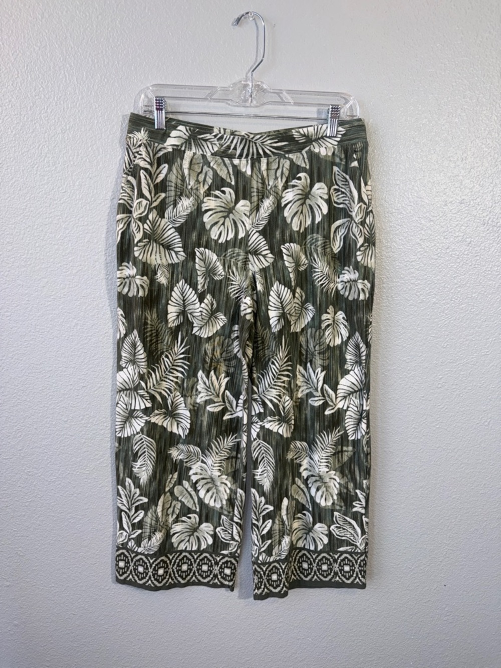 D& Co Beach Olive Green Tropical Print Casual Pants